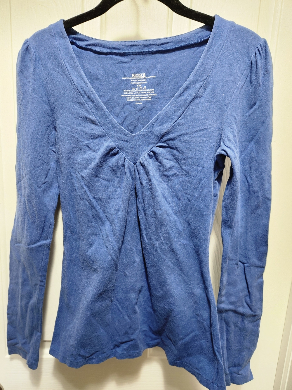 Ricki's Women's Long Sleeve V-Neck Top in Blue
